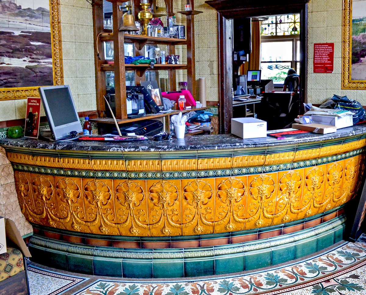The Mountain Daisy in Sunderland has a spectacular buffet bar, tiled from floor to ceiling. There are seven tiled paintings showing North East scenes and a superb ceramic bar counter, all from Craven Dunnill of Jackfield.
#TilesOnTuesday
buff.ly/3ZH2M0L