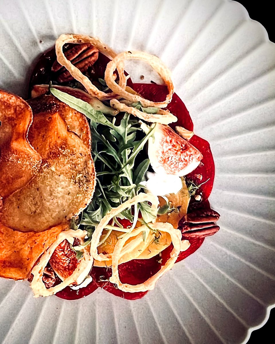 Our signature 'Beetroot Carpaccio, Onion Bhajiya' is one of the many highlights of our vegetarian options. #mintleafdxb #mintleafdubai #difc #dubai #dxb #mydubai #foodies #tuesday #weekday #vibes #family #friends #eatwell