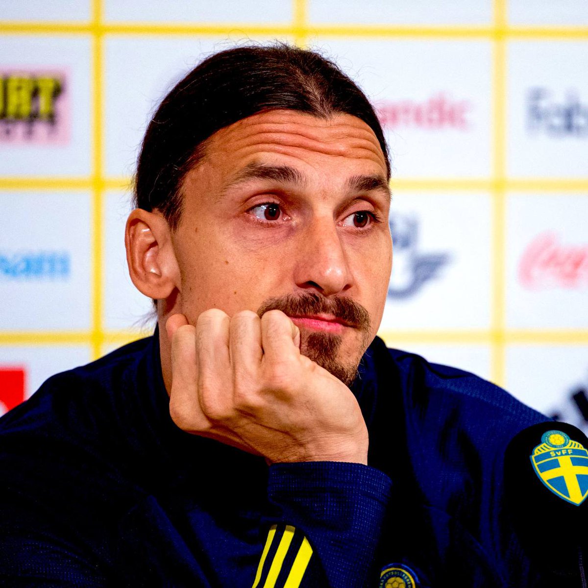 ndibbaupdates's tweet photo. Ibrahimović on Ten Hag: “What is the experience of this coach? Young talents then he comes to United… Man United is different mentality, different players”.

“You come to United, you do the same thing”, Zlatan told Piers Morgan. https://t.co/cmmZR2sJZO