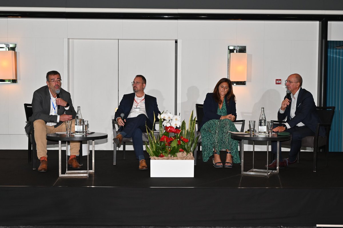 🚀Préparez-vous à une discussion fascinante sur la résilience des entreprises dans l'ère
numérique ! Rejoignez-nous pour la 

🎙️Conférence-Débat n°1 animée par le modérateur inspirant Jean-Philippe Ackermann, coach et conférencier en optimisme. 

#Resilience #Digital