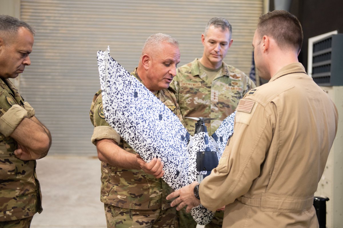 USAFCENT's tweet image. Lt. Gen. Grynkewich recently met with Lebanese Armed Forces Brig. Gen. Michel Assad Al-Saifi, Air Force commander, for a visit to Al Udeid Air Base, Qatar, and a tour of the TF-99 facility. @usembassybeirut @CENTCOM #PartnerForStrength