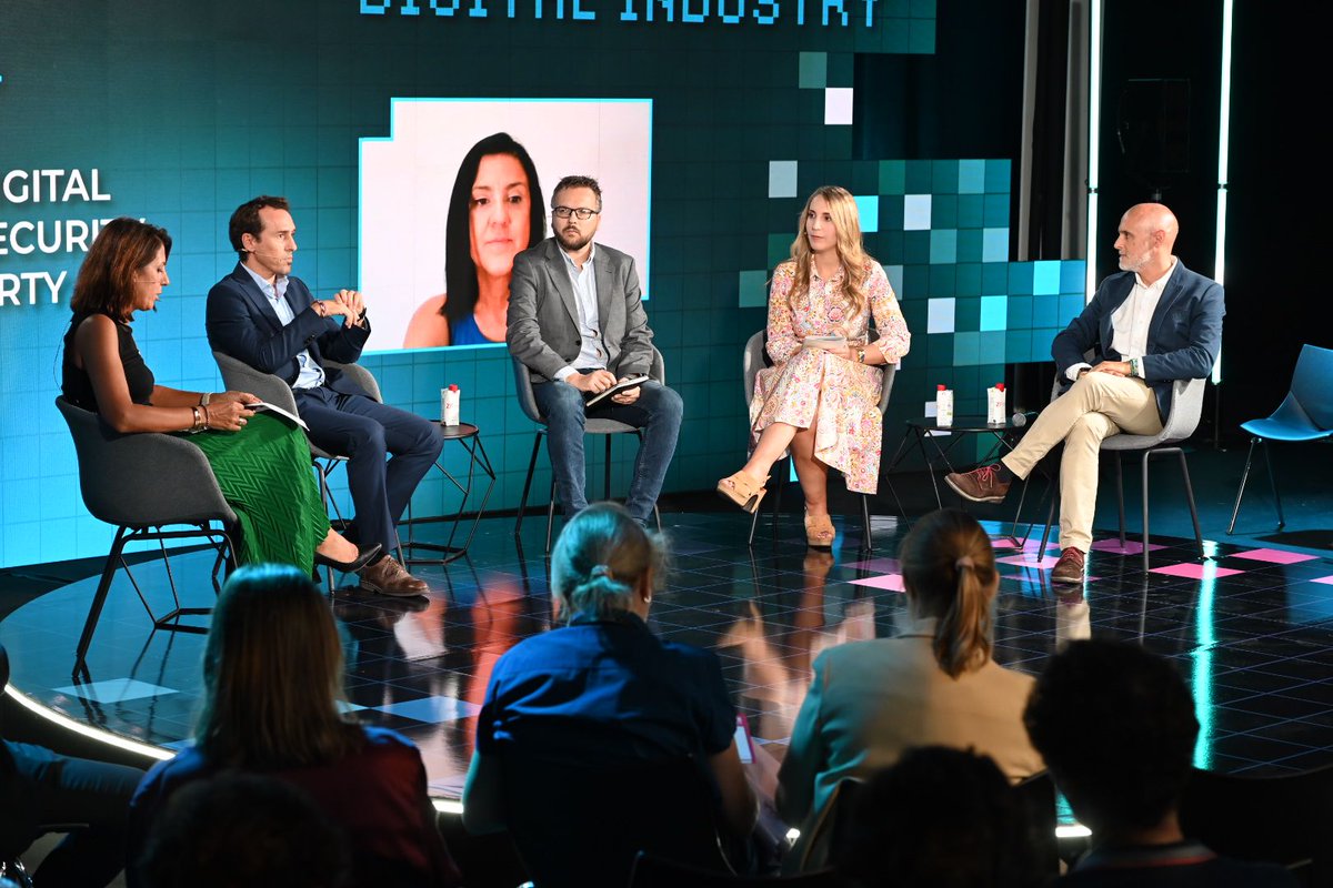 Hoy <a href="/SusanaInetum/">Susana Prado</a> (<a href="/inetum_es/">Inetum (en español)</a>),
<a href="/jordiguijarro/">Jordi Guijarro</a> (<a href="/i2CAT/">i2CAT Research Centre</a>), <a href="/JCarlosErdozain/">J. Carlos Erdozain</a>, (<a href="/PONS_IP/">PONS IP</a>), Oriol Torruella (<a href="/ciberseguracat/">Agència de Ciberseguretat de Catalunya</a>), Rebeca Trujillo (<a href="/bbva/">BBVA</a>), Azucena Hernández (<a href="/eurocybcar/">EUROCYBCAR</a>) nos detallan los riesgos y las soluciones sobre la #ciberseguridad  🔐​.