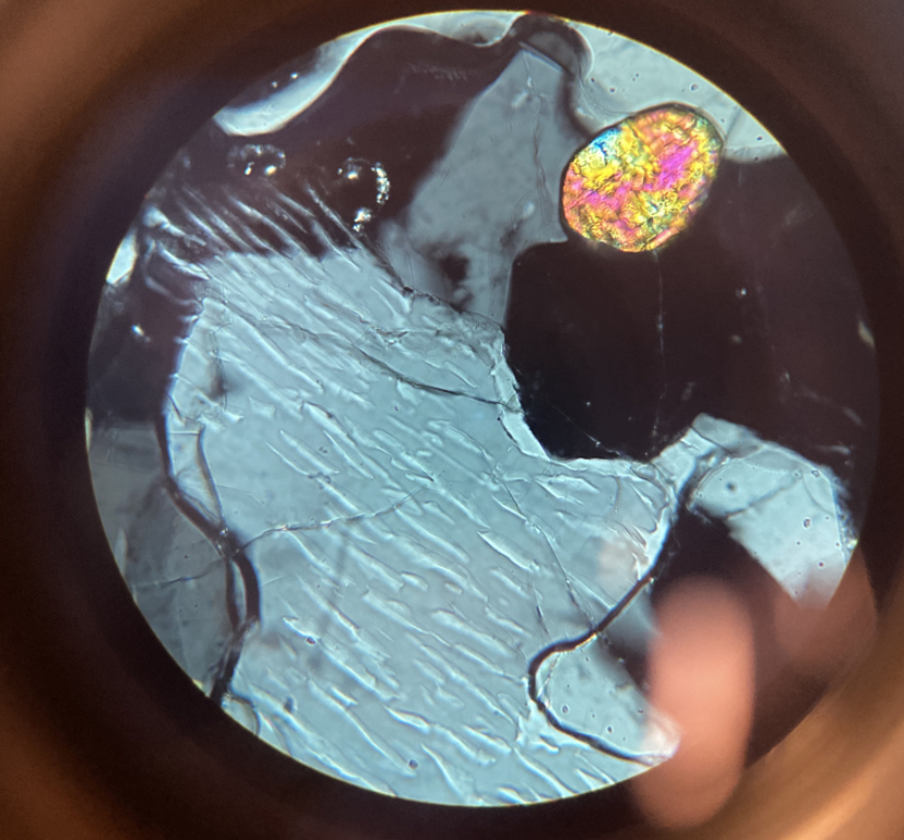 #Zircon walks away with the #MinCup23 crown! It's one of my absolute favorite minerals for its U-Pb dating precision. Here's a photo showing off some of Zircon's stunning interference colors from a Kilbourne Hole, NM mantle xenolith sample! 🌈