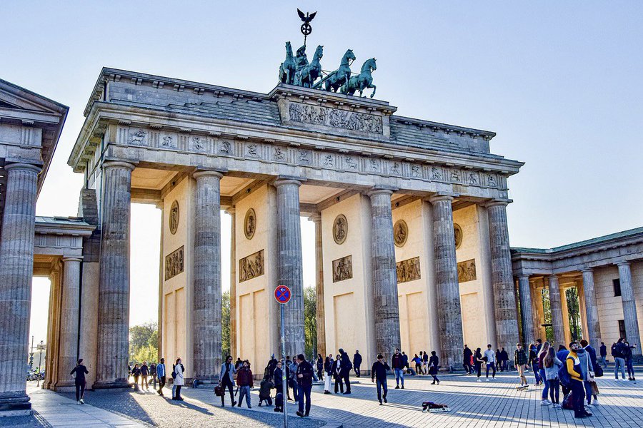 The #TagderDeutscheEinheit commemorates the German reunification 33 years ago. #GermanUnity #germanyopportunities