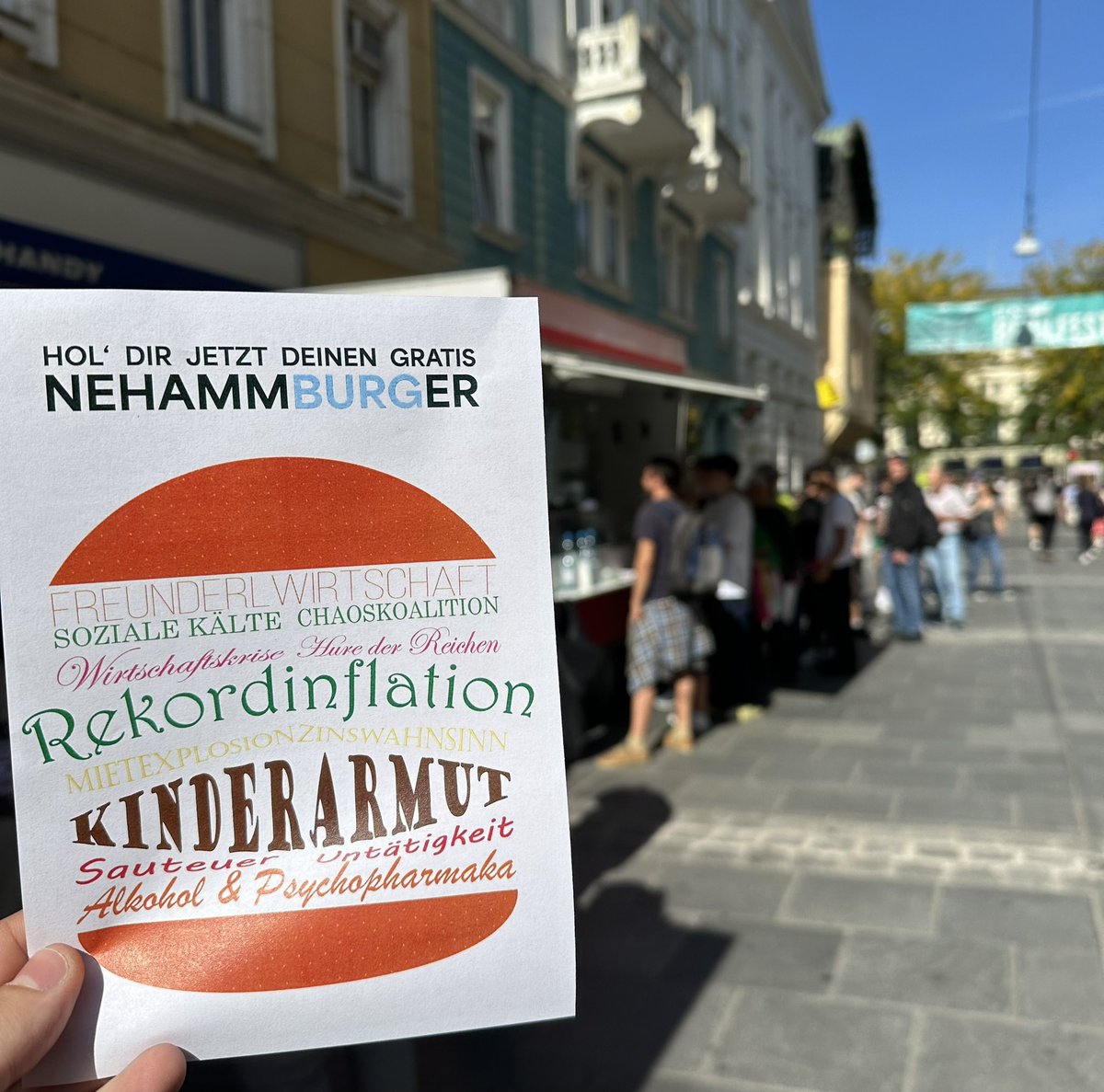 „Der gehört abgewählt“ ist das Netteste, was wir bis jetzt bei unserem Nehammburger-Stand gehört haben. Ein Kanzler, der die Bürgerinnen und Bürger verachtet, sollte endlich zurücktreten! #Nehammer