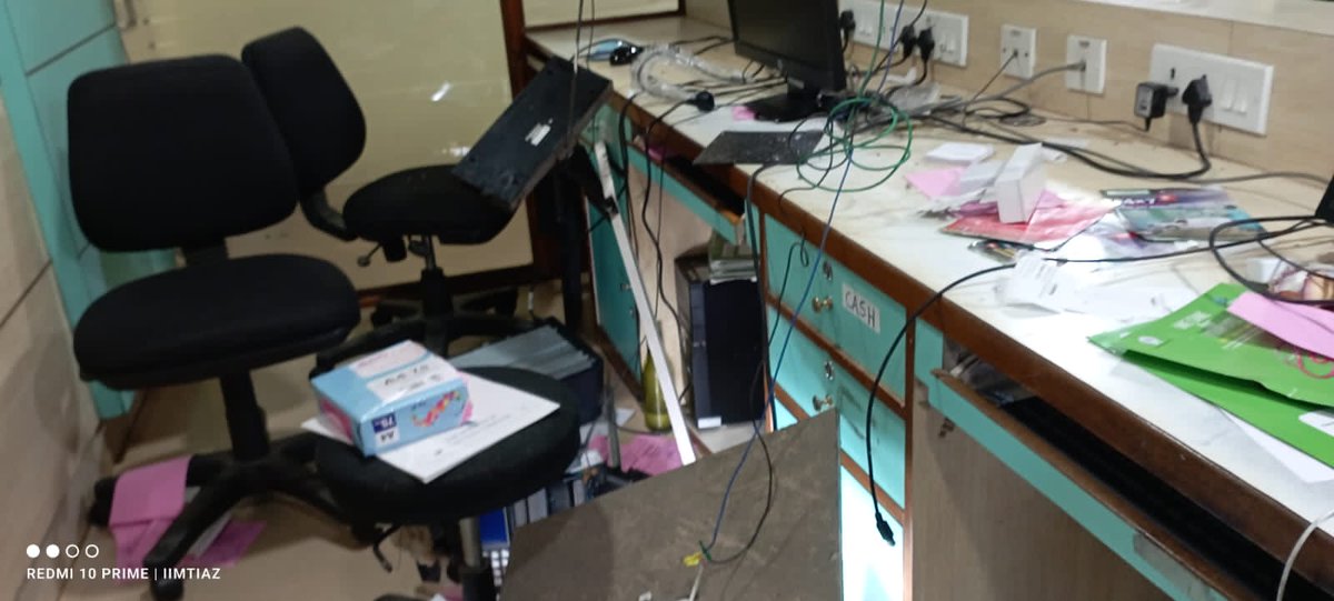 Wbdf_official's tweet photo. Ruckus at GD Hospital Kolkata,after death of a severe critically ill patient,Doctors n hospital staff lives were threatened, property heavily vandalised,please arrest d perpetrators ASAP by Medicare Act 
#TeamWBDF
@CMOfficeWB @MamataOfficial @wbdhfw @CPKolkata @KolkataPolice https://t.co/uRNuXzxlc9