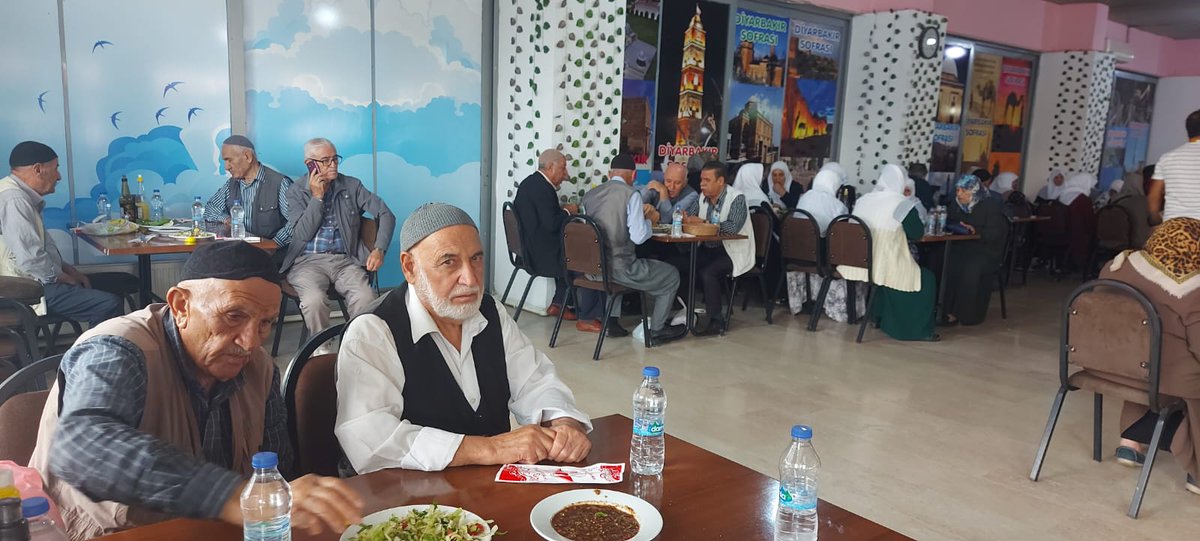 Diyarbakır büyükşehir belediyesi Sosyal hizmetler daire başkanlığı Yaşlı destek merkezi 1 Ekim Dünya yaşlılar günü münasebetiyle Siirt baykan da bulunan veysel karani türbesini ziyaret etmek için 60 yaşlılarımızla gezi düzenlendi.