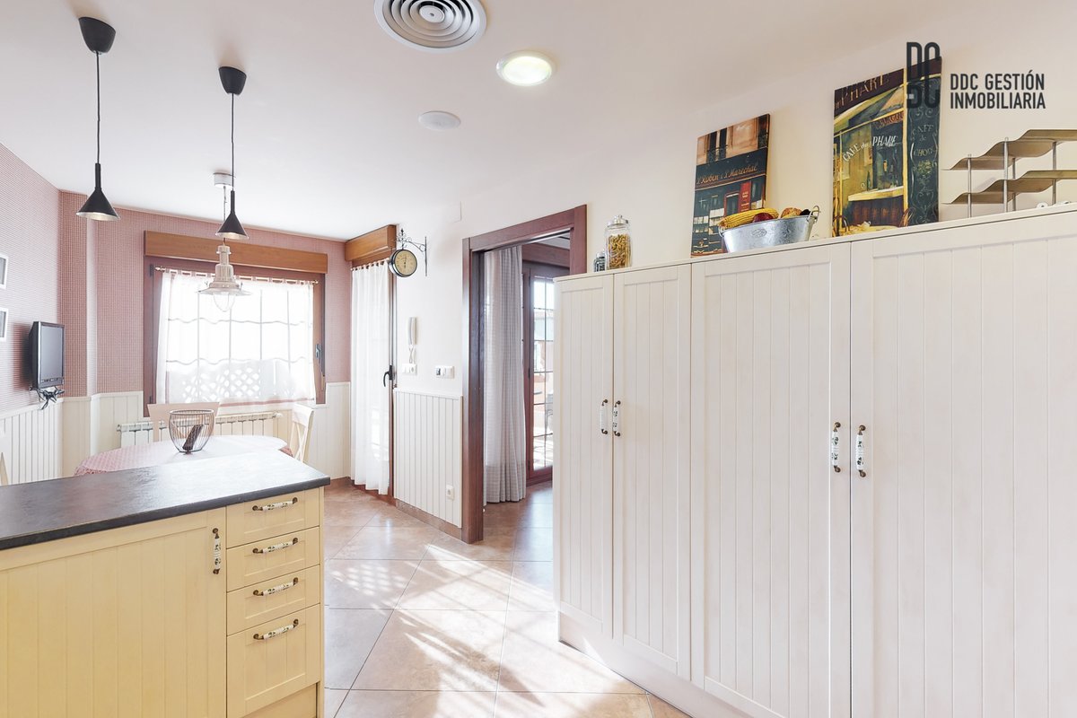 Inmo_DDC's tweet image. Si te gusta esta cocina de estilo vintage y diseño de ensueño para los más cocinillas... espera a ver el resto de la casa 😍

Esta en #SosDelReyCatólico y se va a convertir en el nuevo hogar de tus sueños. ¡Y no nos extraña! 😊
 
¡Más info en este link! bit.ly/ChaletSos