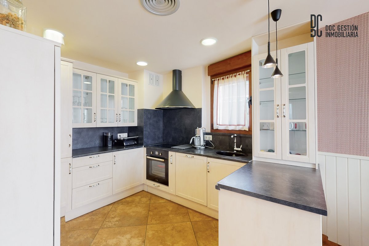 Inmo_DDC's tweet image. Si te gusta esta cocina de estilo vintage y diseño de ensueño para los más cocinillas... espera a ver el resto de la casa 😍

Esta en #SosDelReyCatólico y se va a convertir en el nuevo hogar de tus sueños. ¡Y no nos extraña! 😊
 
¡Más info en este link! bit.ly/ChaletSos