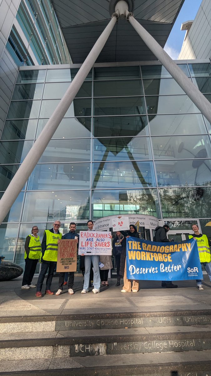 SCoRMembers's tweet photo. 1M people are waiting to be seen by a radiographer but we do not have enough staff to meet the demand. The UK vacancy rate for radiographers is currently 12.7%. 

Members at @uclh are asking the government what they plan to do about this recruitment crisis? #respectradiography https://t.co/eLAHwJC4So