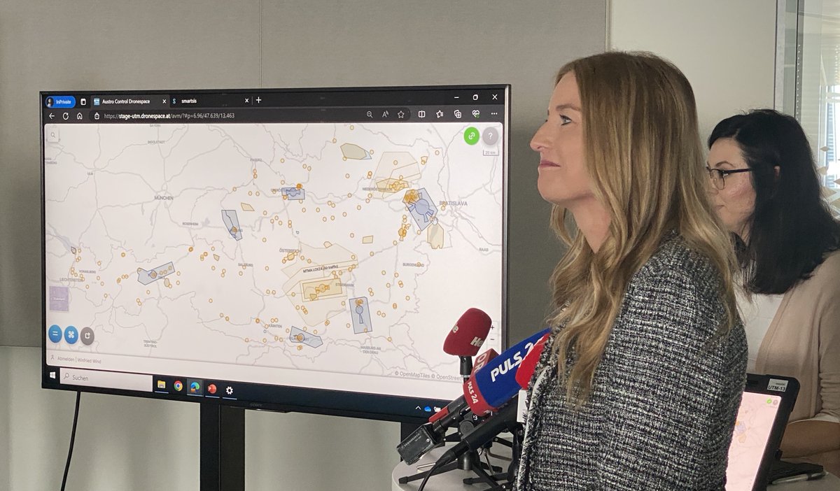 oe1journale's tweet photo. Österreichweit sind bei der @austro_control mittlerweile 45.000 #Drohnen-Betreiber registriert. Jedoch kommt es immer wieder zu Problemen - eine neue App soll den Luftraum übersichtlicher machen. @PASihorsch berichtet: https://t.co/93dyfzlrMd https://t.co/D2xwXa4tql