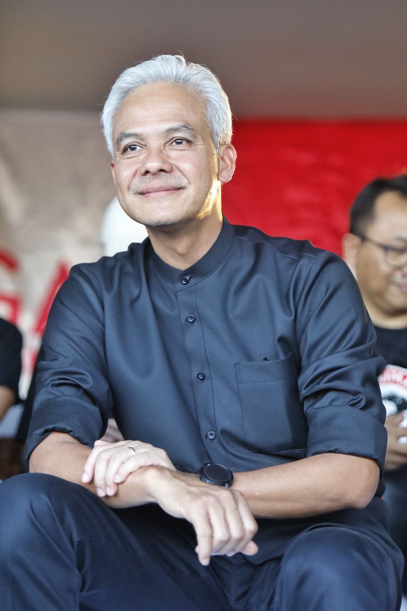 Semua orang itu tidak lah sempurna begitu pula seorang <a href="/ganjarpranowo/">Ganjar Pranowo</a> 

Blio hanya manusia biasa yang tidak luput dari kekurangnya, namuunn saya tetap memilihnya sebagai pemimpin Indonesia kedepannya .

Kenapa ?? Karena dari rekam jejak 3 Capres yang ada saat ini Ganjar Lebih