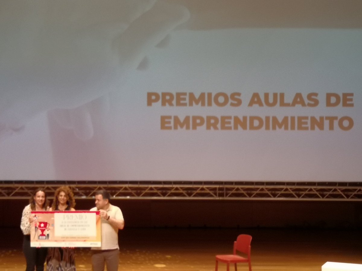 CIFPRIOEBRO's tweet photo. ¡Primer premio! De Aulas de emprendimiento para nuestr@s compañer@s del @rio_tormes ¡Enhorabuena! Siempre una inspiración @iElenaR #conectandotalento @educacyl @fp_empresa @elcorreo_com @diariodeburgos @SERmirandaebro @mirandafmradio https://t.co/sSaA88udE0