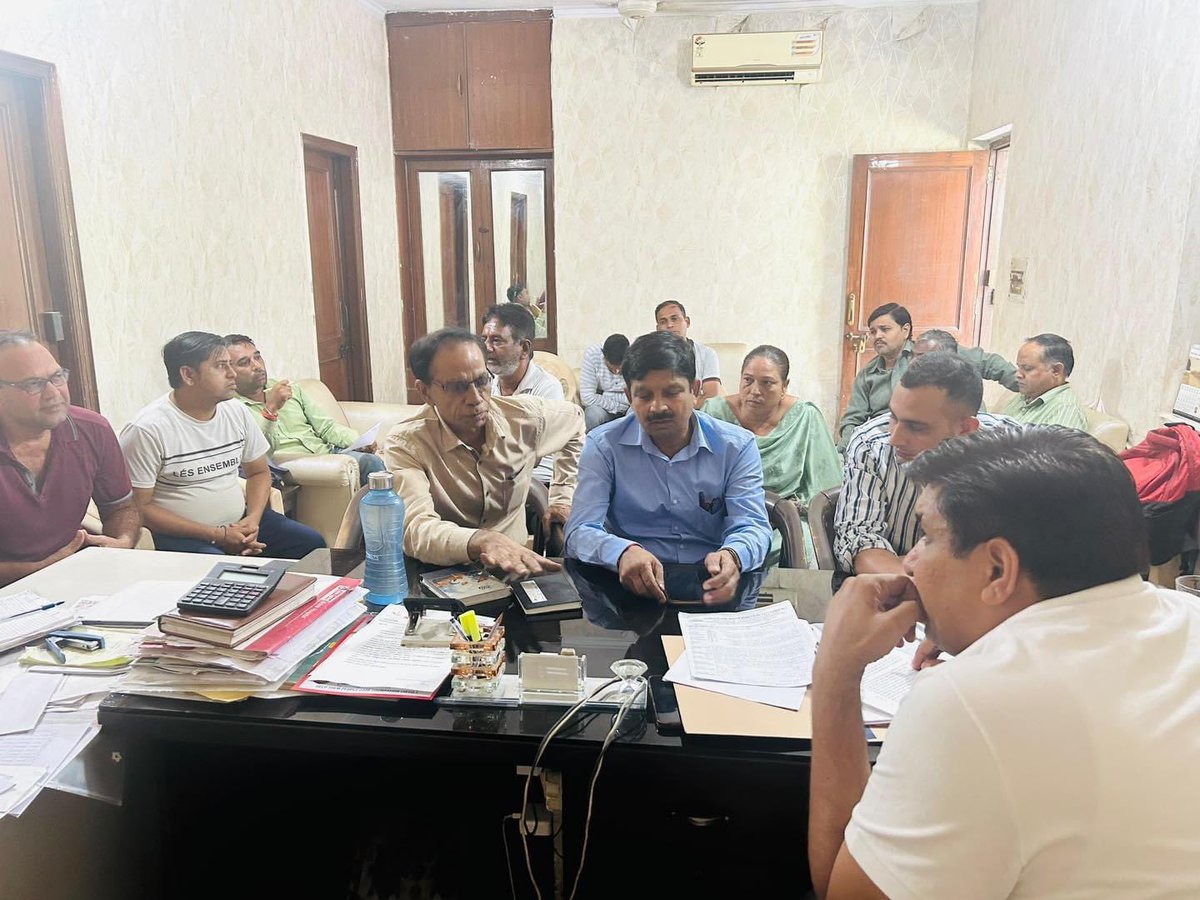 MundkaAC08's tweet photo. आज मुण्डका विधानसभा के विधायक कार्यालय में सावदा जे.जे. कॉलोनी के सभी कैंसिल प्लॉटो के विषय में #DSUIB अधिकारियो और सावदा जे.जे. कॉलोनी के निवासियो के साथ मुण्डका विधानसभा के विधायक प्रतिनिधि @Sunillakra007 जी ने विधायक कार्यालय में मीटिंग ली, धन्यवाद।
@DharampalLakra
#AAP https://t.co/GbkvvYFDoV