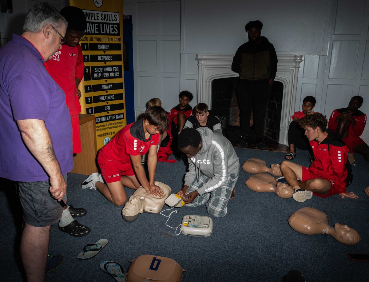 SADS WEEK 2023: @FCVAcademy are on the BALL to create a Heartsafe community for ALL with support from @JHMTorguk #morethanjustagame #skillsforlife Play Sport, Play HEART SAFE #Leicester #Leicestershire simpleskillsanddrillssavelives tinyurl.com/ycp2um24