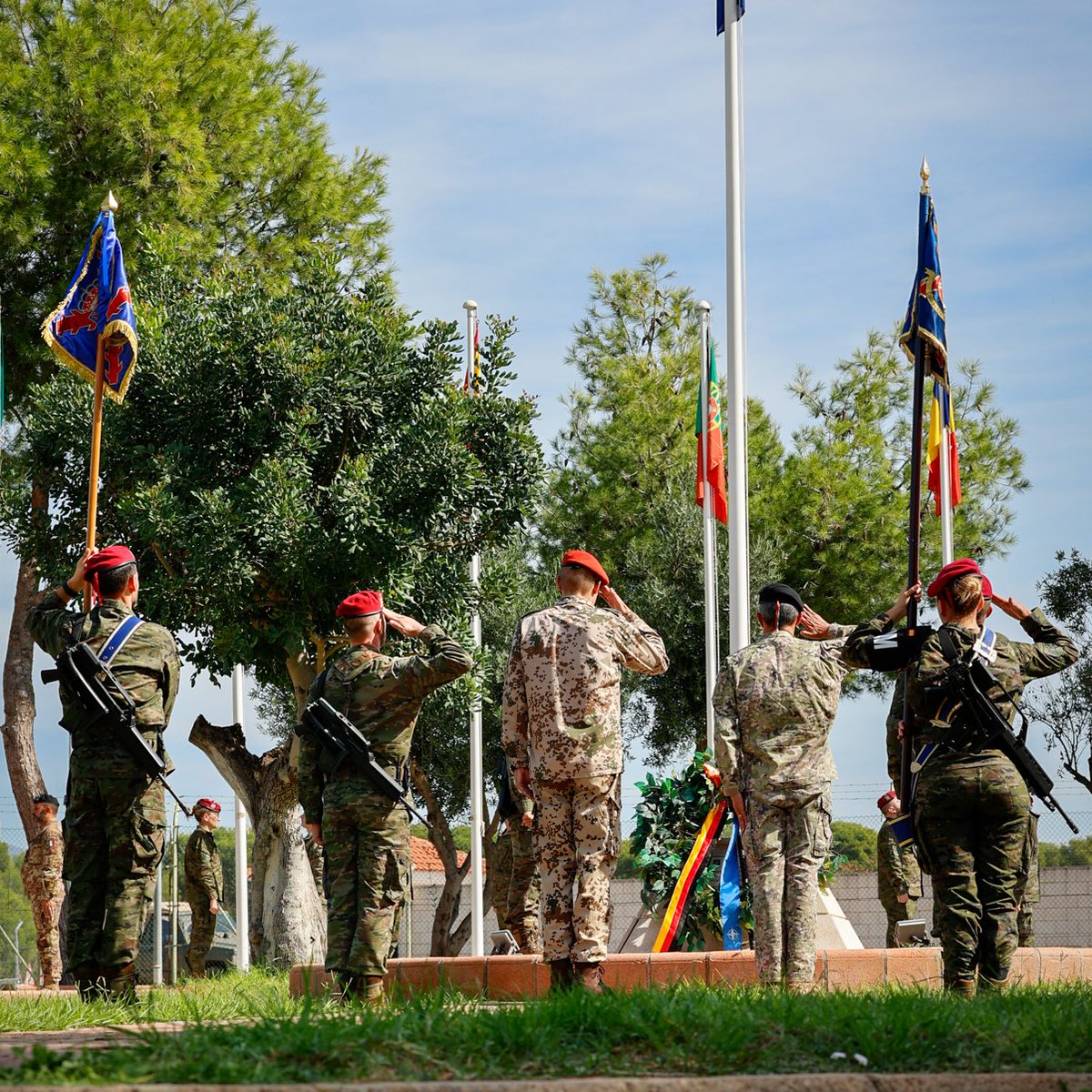 CGTAD_NRDC_ESP's tweet photo. Happy National Day to our #German allies, especially to the contingent serving at the HQ NRDC-ESP

Today their national day is commemorated with a Flag ceremony and Tribute to the Fallen in Bétera #Valencia

#TagDerDeutschenEinheit #GermanUnityDay #WeAreNATO #TwelveNationsOneTeam https://t.co/JxgKNkWpbh