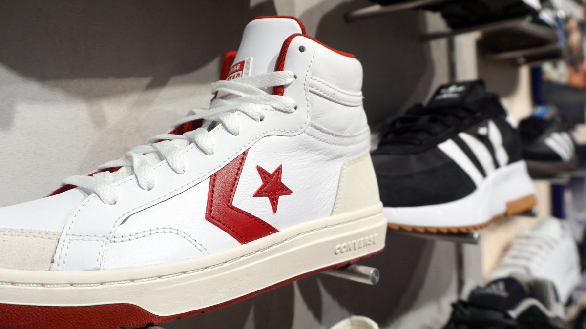 granjonquera's tweet image. Vesteix-te per moure't lliurement amb #AWLAB del #GranJonquera i les seves #Converse #Vans #NewBalance #Adidas #Kappa... ! 👟👟👟 I mostra al món com ets!