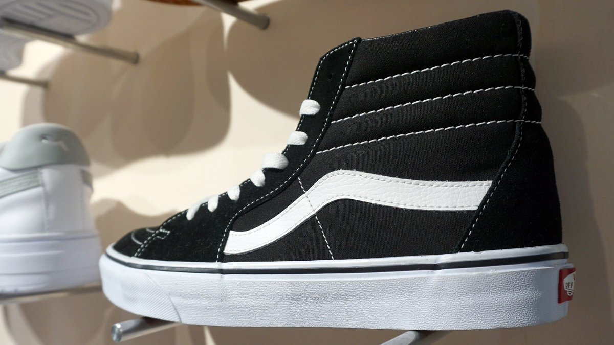 granjonquera's tweet image. Vesteix-te per moure't lliurement amb #AWLAB del #GranJonquera i les seves #Converse #Vans #NewBalance #Adidas #Kappa... ! 👟👟👟 I mostra al món com ets!