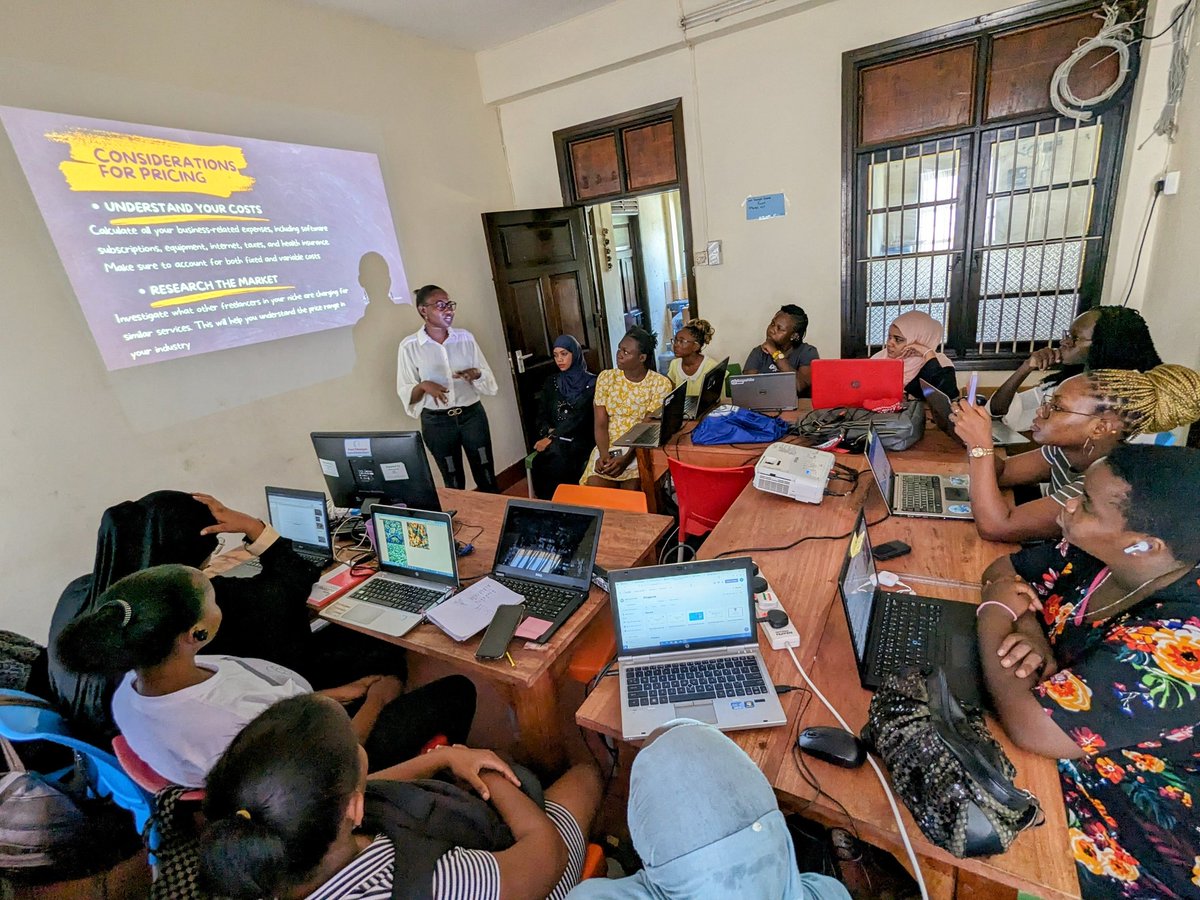 pwaniteknowgalz's tweet photo. Pricing your services as a freelancer is a crucial aspect of your business. factors such as  knowing your costs,market research, and client budget can be helpfull in striking a balance between charging what you're worth and remaining competitive in your market. #AjiraForShe https://t.co/6yvuzWc6T3