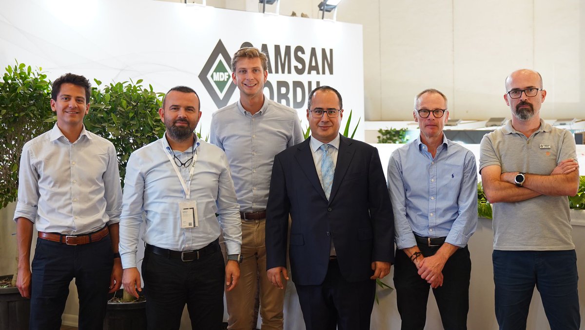CamsanOrdu's tweet image. Yönetim Kurulu Üyemiz Bora Yüzer ve Genel Müdür Yardımcımız Oğuzhan Öztürk, Unilin firmasının yöneticilerini standımızda ağırladılar. Değerli misafirlerimize ziyaretlerinden dolayı teşekkür ederiz.

#Intermob #IntermobFuarı2023 #Intermob2023 #ÇamsanOrdu #CamsanOrdu #Çamsan #Ordu