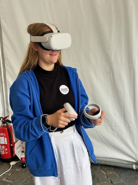 Kom vandaag nog tot 19 u. langs op het Student Square op het Ladeuzeplein. Ambiance bij ICTS, waar we spelen en kleuren voor digitale veiligheid. #stuwel #emune