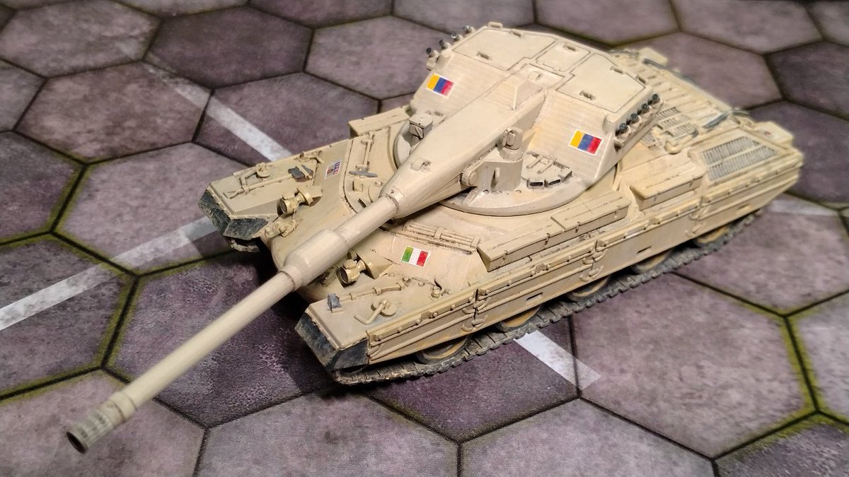 「Rinoceronte戦車完成〜。デカールはイタレリのM60からアクリルはエアブ」|竿尾　さをのイラスト