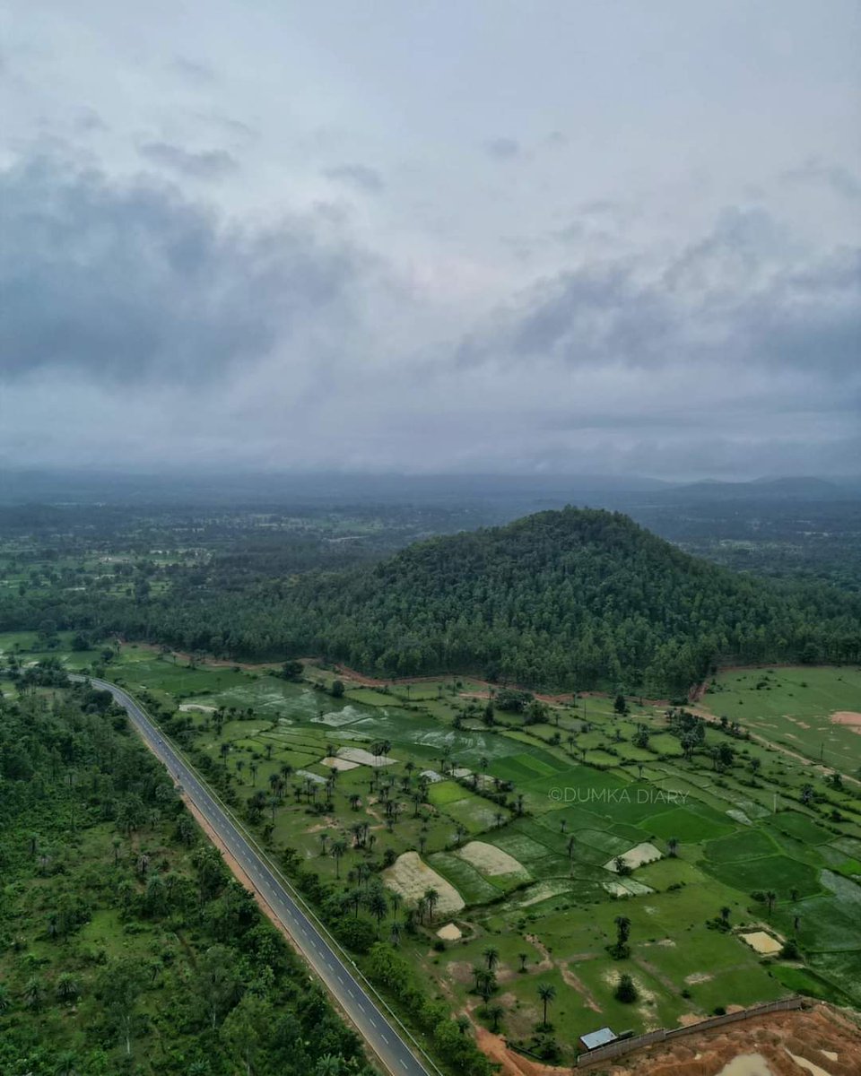 Jharkhand : Land of Forests! And it is even greener and eye soothing during monsoons. @JharkhandCMO @HemantSorenJMM PC @DumkaDiaries