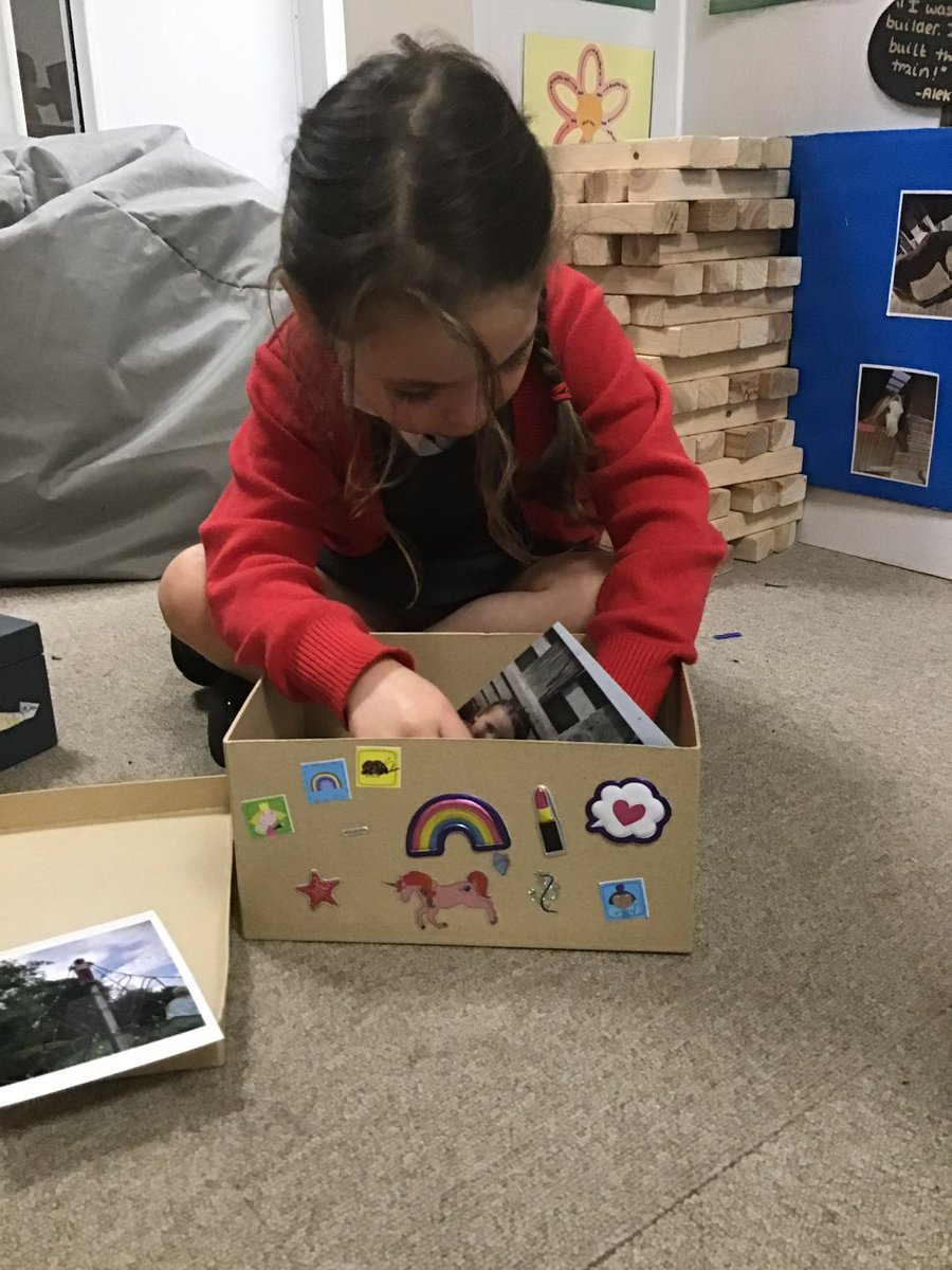 receptionbwp's tweet photo. ✨🌈Ourselves 🌈✨To help us get to know our class family, we have been sharing our special treasure boxes. We have talked about what makes us feel happy and shared some of our favourite things with our friends. #oracy #learningme #communicationandlanguage https://t.co/dFGcvxRYiZ
