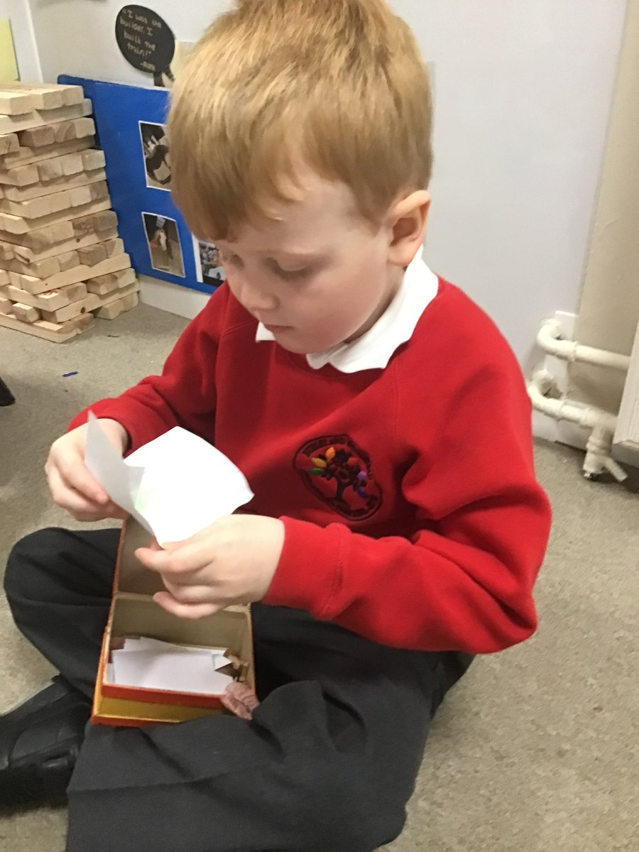 receptionbwp's tweet photo. ✨🌈Ourselves 🌈✨To help us get to know our class family, we have been sharing our special treasure boxes. We have talked about what makes us feel happy and shared some of our favourite things with our friends. #oracy #learningme #communicationandlanguage https://t.co/dFGcvxRYiZ
