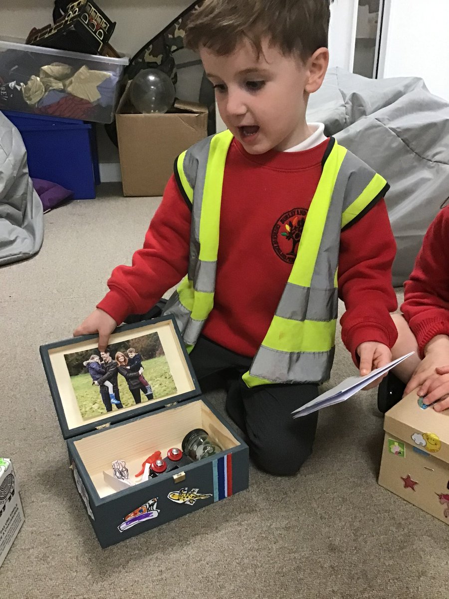 receptionbwp's tweet photo. ✨🌈Ourselves 🌈✨To help us get to know our class family, we have been sharing our special treasure boxes. We have talked about what makes us feel happy and shared some of our favourite things with our friends. #oracy #learningme #communicationandlanguage https://t.co/dFGcvxRYiZ