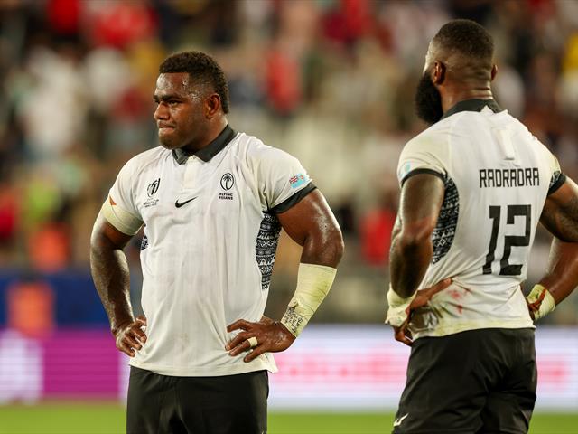 catourneovale's tweet photo. 🏉🇫🇯 C'est triste, le centre fidjien Josua Tuisova a appris le décès de son fils de 7 ans (longue maladie) samedi juste avant de jouer contre la Géorgie. Sacrifice ultime, il reste ici pendant que les funérailles ont lieu aujourd'hui 🙏
Fiji Village 
#Rugby #FIJvGEO #Fij #RWC2023 https://t.co/zVtmjtgH8d