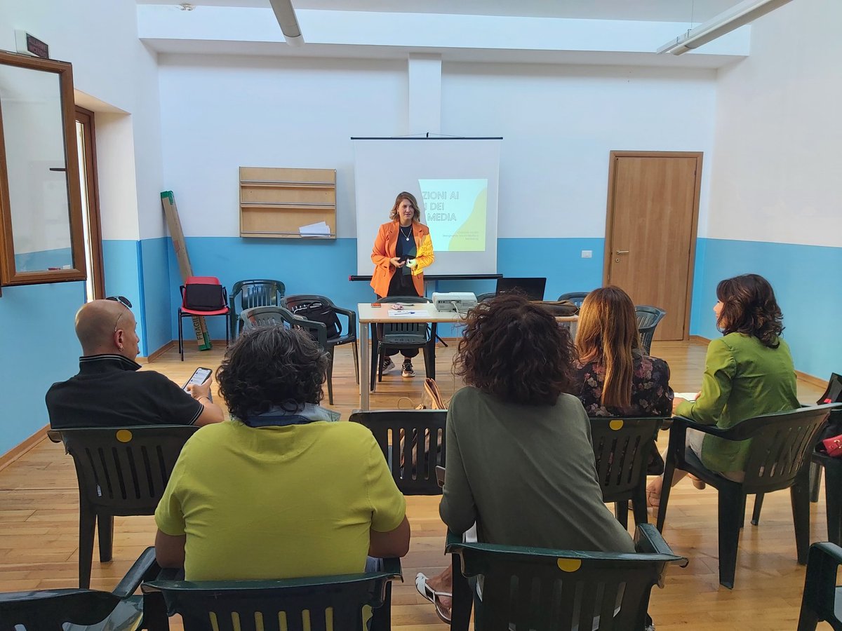 Giorgioven's tweet photo. Digital PR, posizionamento del brand, social network ed emozioni, uffici stampa, custer satisfaction sono gli argomenti trattati nel Job Day organizzato a Torremaggiore (FG) per il progetto Punti Cardinali di @RegionePuglia https://t.co/IVWvA0gbN5