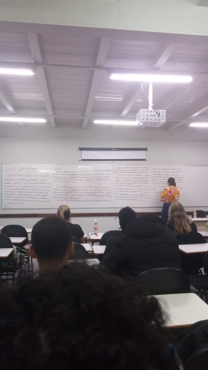 KamilaCardozo8's tweet photo. Vai pensando q vida d Universitaria é fácil 😫. E eu pensando em fazer o pós, kkkkkk https://t.co/3T99xxB4HN