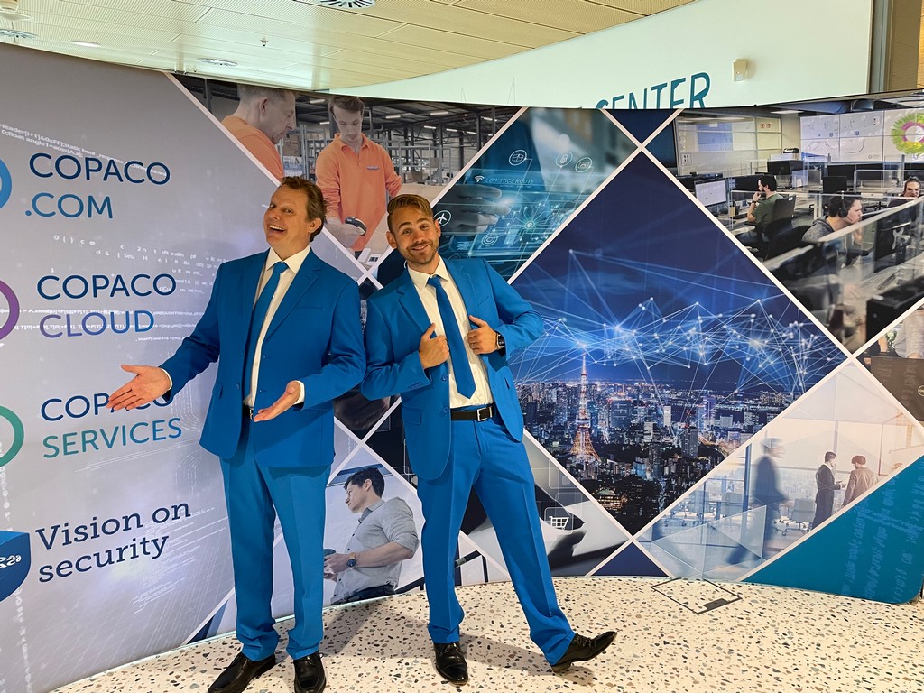 acteur_nl's tweet image. Ludieke spelbegeleiding bij de Phishing game tijdens het Copaco ICT event op de High Tech Campus in Eindhoven. acteur.nl/phishing-game-… #phishinggame #presentators #spelbegeleiding #ict #event