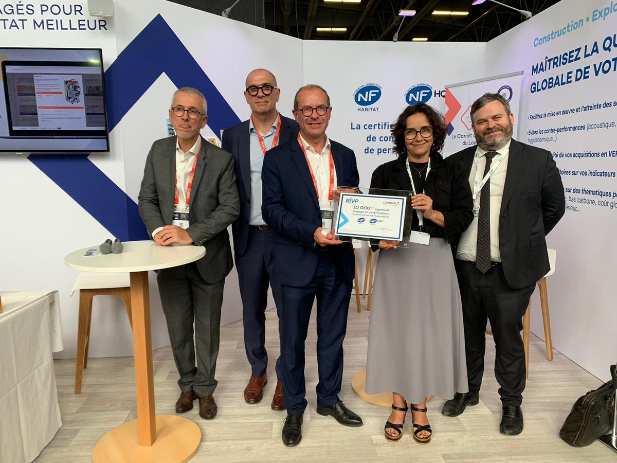 _RIVP_'s tweet photo. La #RIVP au #CongresHlm : événement auj. avec la remise par @groupeQUALITEL du certificat HQE Habitat #CERQUAL pour notre 10 000e logement.
🏅Ce label vient récompenser la qualité de la réhabilitation du 65 rue Meslay, un programme exemplaire en matière de développement durable. https://t.co/ldqRreoHPO