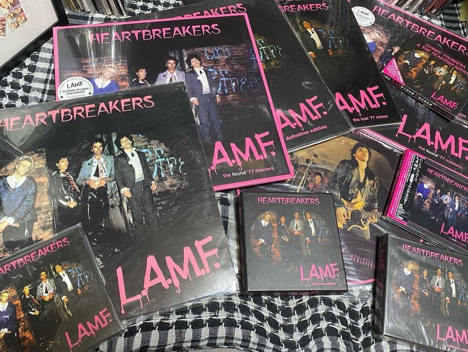 KikuDancers's tweet image. 某fbさんが去年の思い出でお知らせしてくれました
最高で最強なコレは今日で46歳w
すげぇなーそん時、オレ6歳
せいわ幼稚園の年長さんやま組さんかもなーw
たぶん増えてないから去年の写ですみません
こないだ増えそうになったけどな…w
#lamf
#heartbreakers
#johnnythunders
#ジョニーダンサーズ