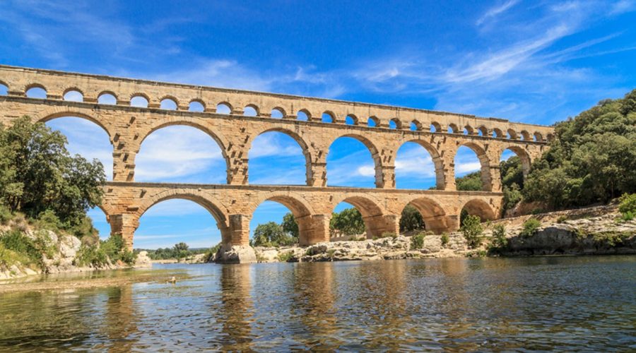 SpecifierReview's tweet image. Lime has been used as a building material for thousands of years. Its versatility and durability have made it a popular choice for #constructionprojects throughout history, from ancient times to modern-day. 

The use of lime as a building material has evolved over time, with…