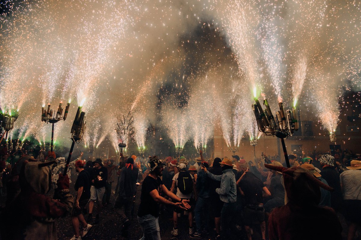 BallDiablesTgn's tweet photo. 💥Carretillada del 40è aniversari del Ball de Diables de Tarragona 💥
📅 20-09-2023
📷 @dcrespo5
#SantaTecla2023 #BDT40 https://t.co/dYXi3QkLJb
