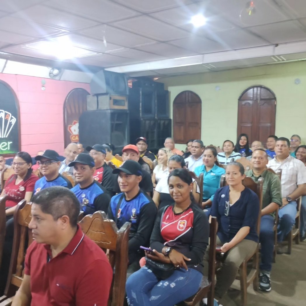 SoyCamiloLondon's tweet photo. Excelente actividad con gremios empresariales y profesionales de Caicara del Orinoco este pasado fin de semana en actividad promovida por la CCI de Cedeño y @Fedecamarasboli 

Grato compartir este espacio ciudadano para hablar de la #locaptem https://t.co/cIdDhVV3L0