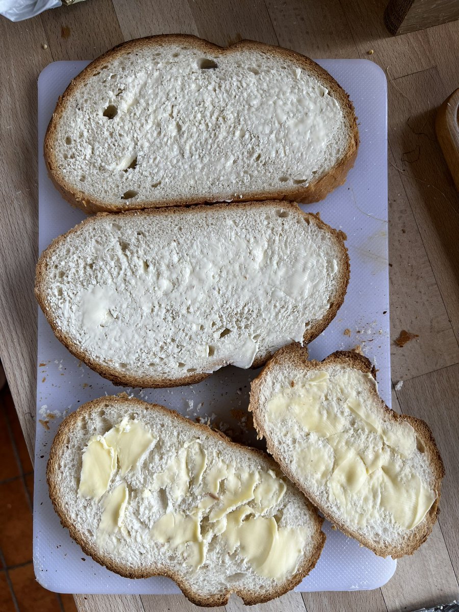 COUNTRY LIFE BUTTER: The Butter vs The Spreadable…. There’s no friggin comparison. Just look at it never mind taste it. 50% Butter, 25% Rapeseed so 25% Water & Salt #CountryLife, #SaputoDairy, @CountryLifeUK
