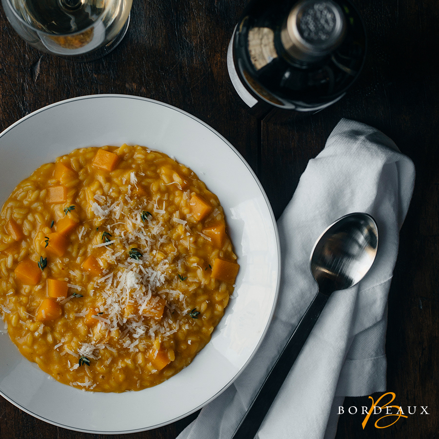 Happy Hallo(wine) everyone!🐈‍⬛🔮👻 Enhance an autumn dish with a glass of Bordeaux tonight. This pumpkin risotto is the perfect match for a glass of dry white Bordeaux from the Graves region. Its light acidity adds a wonderfully refreshing touch🥂 #BordeauxWinesUK #Halloween