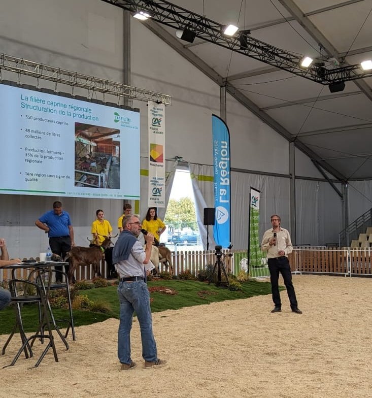anicapfr's tweet image. [Mardi 3 octobre] 
📣 Sur le ring Hall 5 :
➡️Présentation de la #filière #caprine française et des races caprines avec @capgenes
➡️Zoom sur les opportunités d'installation en région Centre avec le @CrielCentre