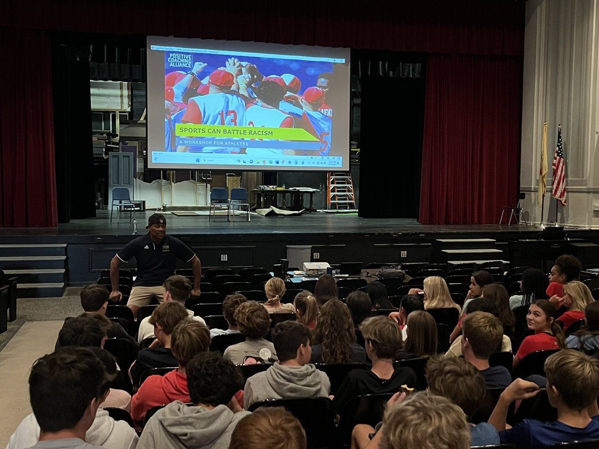 HMHSathletics's tweet photo. Thank you to Coach Dwayne Wilkins and to The Positive Coaching Alliance organization for presenting the Sports Can Battle Racism workshop to our Freshman fall season student-athletes
#beanupstander #callitin #callitout https://t.co/bSWNxciAm8