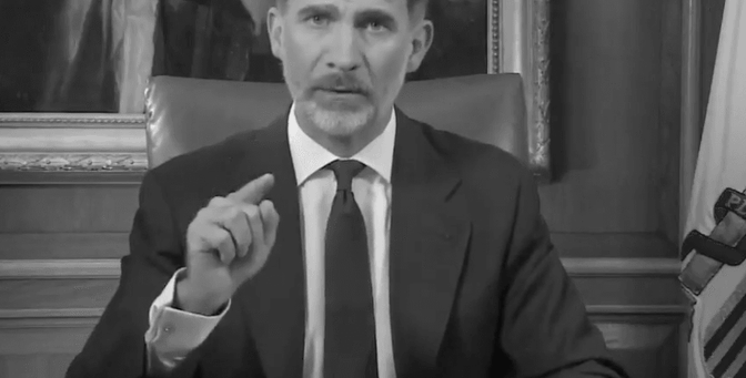 Pucurull's tweet photo. Tal dia com avui de fa 6 anys, a les nou del vespre, Felip VI ens va renyar per haver gosat dir si volíem la Independència o no dos dies abans. De les hòsties que ens van fotre no va dir ni piu. No ho oblidaré mai. https://t.co/v44I30cbcx