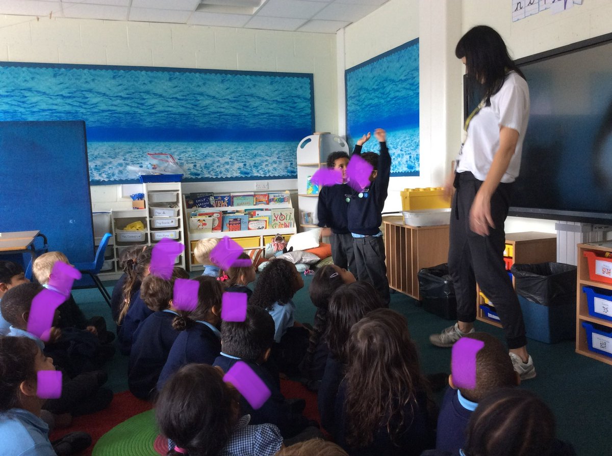 Hillyfield_E17's tweet image. A smelly nappy wearing gorilla, a noisy animal chorus and a quiet but suspicious fluttery butterfly..this can only mean one thing. Lottie Time! Thank you for helping bring the joy to reading and storytelling for our young learners! #Year1hill @MagicBoxE17