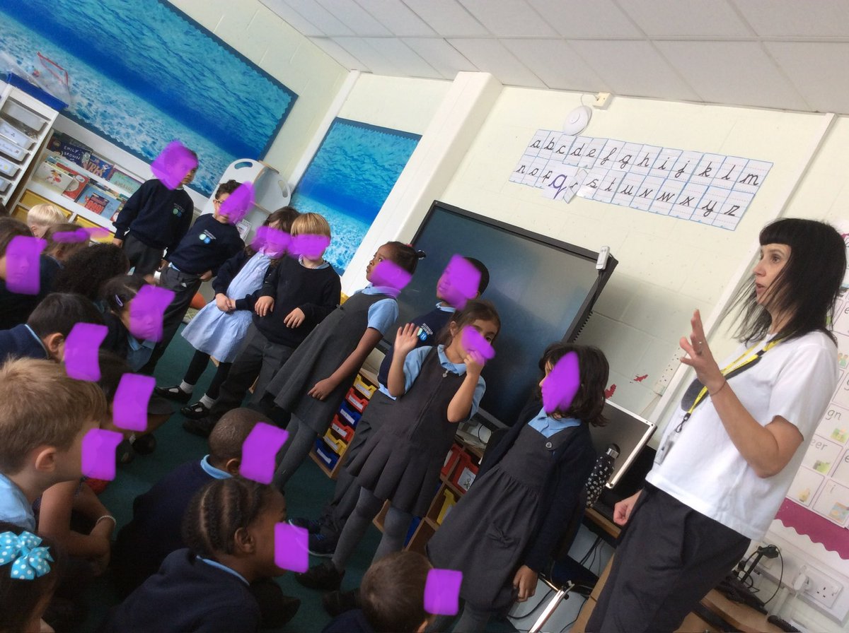 Hillyfield_E17's tweet image. A smelly nappy wearing gorilla, a noisy animal chorus and a quiet but suspicious fluttery butterfly..this can only mean one thing. Lottie Time! Thank you for helping bring the joy to reading and storytelling for our young learners! #Year1hill @MagicBoxE17