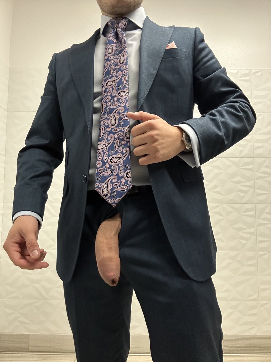 Mannsuits (Now on OnlyFans!) tweet media