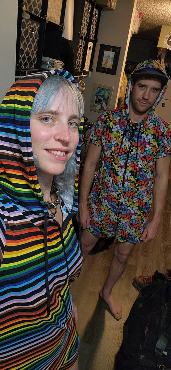 Ashes_Wolf's tweet photo. #NationalBoyfriendDay 
@Bizzy_Dog <3 https://t.co/8r5GiV18ZM