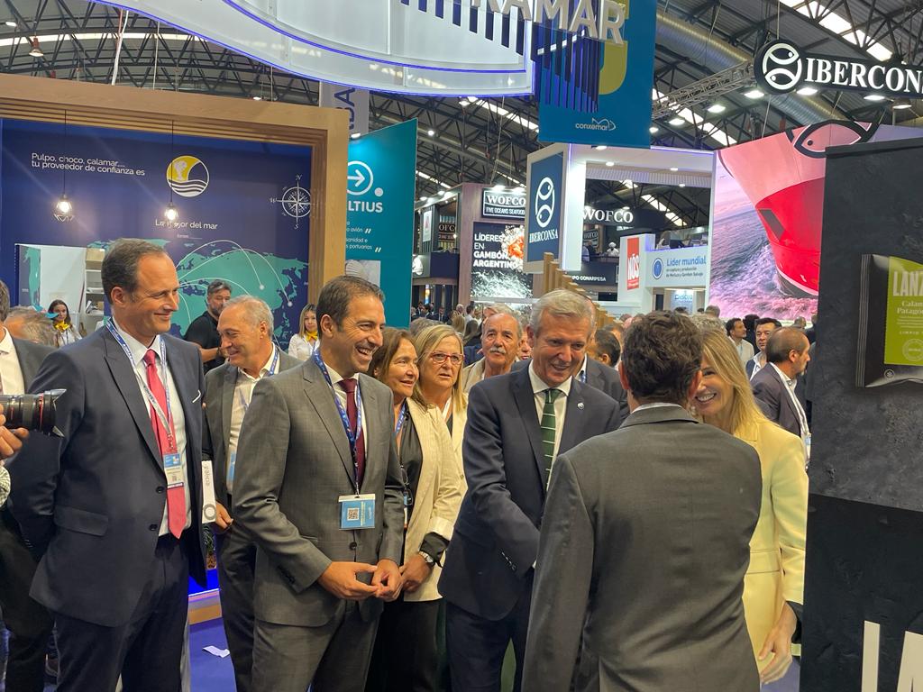 PuertoDeVigo's tweet image. 📸Primer día de feria en @ConxemarOficial. Mañana más y mejor! No te olvides de visitarnos en nuestro stand 👉4A06.