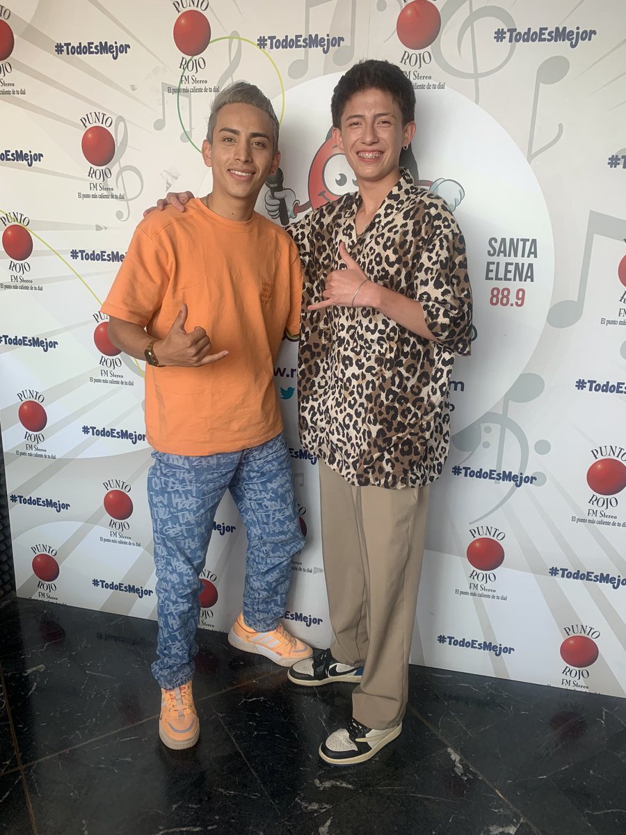 RadioPuntoRojo's tweet photo. Con una hermosa canción, llenos de alegría y talento #JhonDylan y #Flaid visitaron nuestras instalaciones #QuieroQueVuelvas
.
.
#Karimonka #PuntoExtreno https://t.co/SoEUAEfbBe